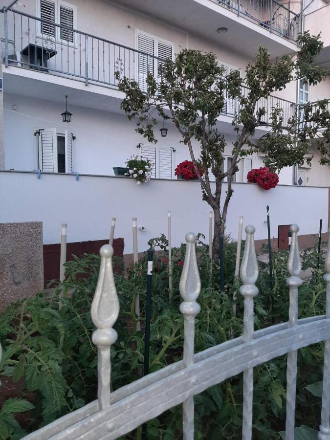 Apartment Bracic Vodice Bagian luar foto